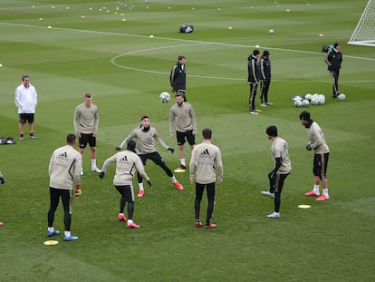 Los jugadores del Real Madrid durante un entrenamiento en la Ciudad Deportiva de Valdebebas.