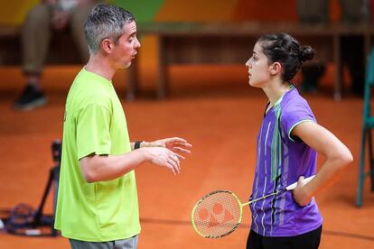 Fernando Rivas, a la izquierda, y Carolina Mar&iacute;n, entrenando en R&iacute;o.