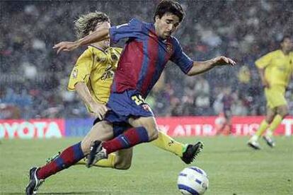 Deco durante el partido de la liga contra el Villarreal celebrado en el Camp Nou, tras la conquista del título.