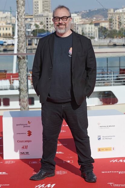 Álex de la Iglesia posando en el photocall de Los Héroes del mal.