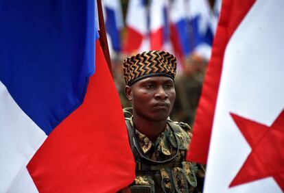 Desfilan soldados de Senafront (servicio nacional de fronteras) de Panamá durante las conmemoraciones del 112ª aniversario de la independencia de Panamá de Colombia