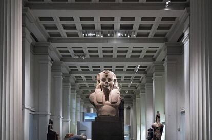 Galería presidida por un busto de Ramsés II en el British Museum.