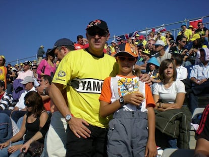 Antonio García con su hijo Iván durante una competición automovilística