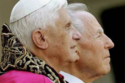 Benedicto XVI y el presidente de Italia, Carlo Azeglio Ciampi, ayer en el palacio del Quirinal.