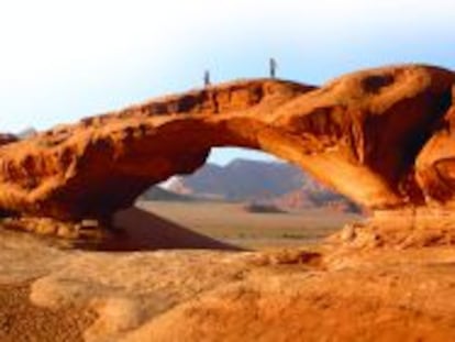 Burdah es uno de los puentes de roca natural que se pueden encontrar en Wadi Rum.