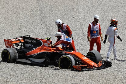 Stoffel Vandoorne abandona la carrera.