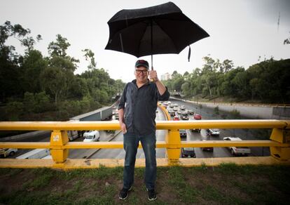 El escritor Francisco Goldman en el Circuito Interior de México DF.