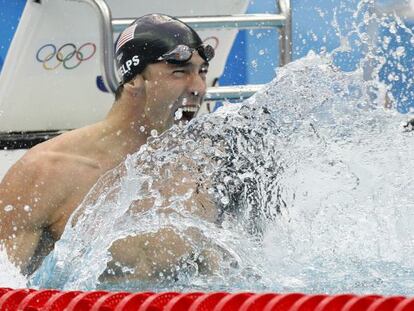 Phelps festeja su séptimo oro en los 100 metros mariposa de Pekin