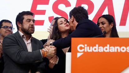 El líder de Ciudadanos, Albert Rivera, y la cabeza de lista por Barcelona, Inés Arrimadas, durante la valoración electoral del partido celebrada esta noche en Madrid. 