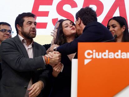 El líder de Ciudadanos, Albert Rivera, y la cabeza de lista por Barcelona, Inés Arrimadas, durante la valoración electoral del partido el 10-N.