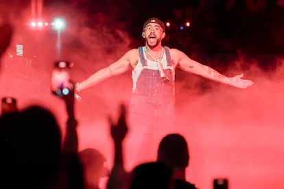 Bad Bunny durante su presentación en los Premios Billboard de la Música Latina, en Florida, el 5 de octubre de 2023.