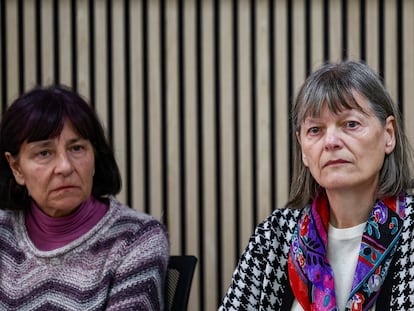 Las dos monjas abusadas por Rupnik, Gloria Branciani y Mirjam Kovac, este miércoles en Roma.