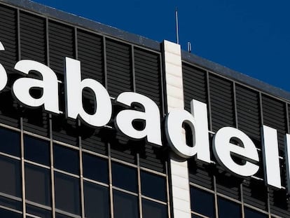 Sabadell vende su negocio de renting de coches a ALD por 59 millones