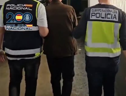 Imagen de la detención de tres miembros de la camorra italiana en Marbella, en un vídeo proporcionado por la Policía Nacional.