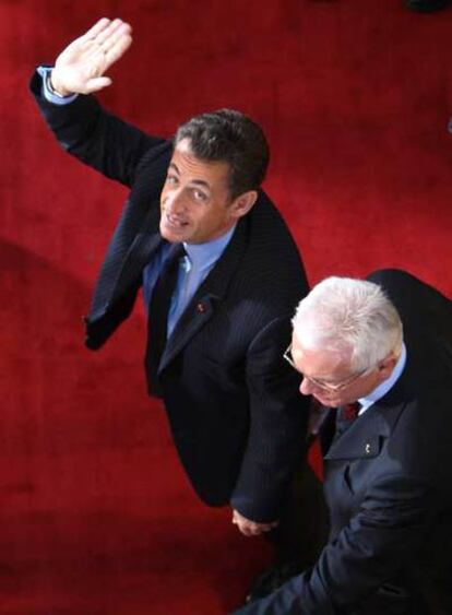 Nicolas Sarkozy, en Estrasburgo, con el presidente del Parlamento Europeo, Hans-Gert Poettering.