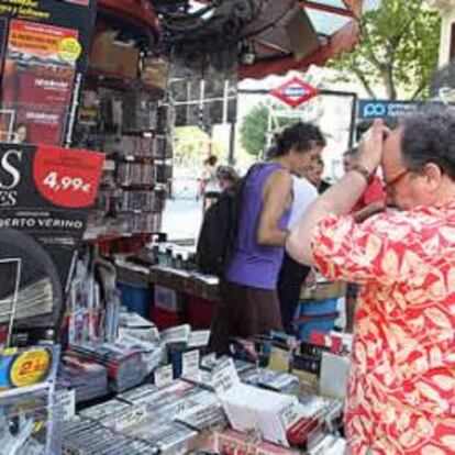 Suben libros y maquetas, bajan DVD y chismes