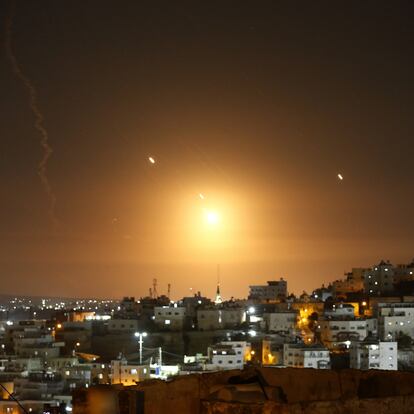 HEBRON, WEST BANK - OCTOBER 01: Many rockets, fired from Iran, are seen over Jerusalem from Hebron, West Bank on October 01, 2024. The Israeli army announced that missiles were fired from Iran towards Israel and sirens were heard across the country, especially in Tel Aviv. (Photo by Wisam Hashlamoun/Anadolu via Getty Images)