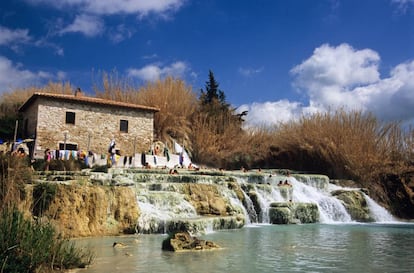 La cascada del molino, en la terma de Saturnia, en la provincia italiana de Grosseto.