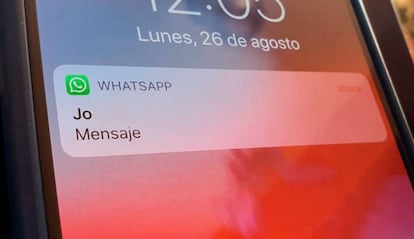 Ocultar mensajes de WhatsApp en pantalla bloqueada.