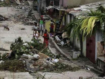 Escombros y arbolado que el hurac&aacute;n Sandy provoc&oacute; en Santiago de Cuba en 2012.