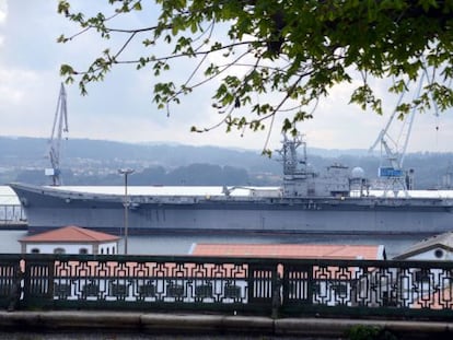 El portaaeronaves &#039;Pr&iacute;ncipe de Asturias&#039;, que ser&aacute; subastado como chatarra, en El Ferrol.