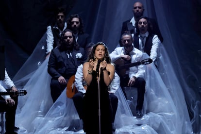 Rosalía durante un concierto en Sevilla (España) en 2023.
