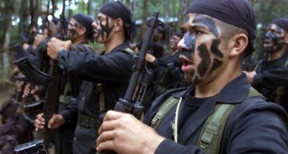 Paramilitares se entrenan en la zona de Antioquía (norte).