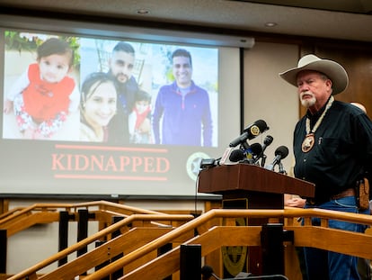El sheriff Vern Warnke habla en una conferencia sobre el secuestro en Merced, California, el 5 de octubre 2022.