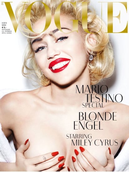 Algo más sensual de lo que solía ser Marilyn Monroe posaba la cantante Miley Cyrus para el fotógrafo Mario Testino, para la portada de marzo de 2014 de la edición alemana de ‘Vogue’.