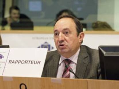 El presidente de La Rioja, Pedro Sanz, durante su intervención ante el Comité de las Regiones hoy en Bruselas.