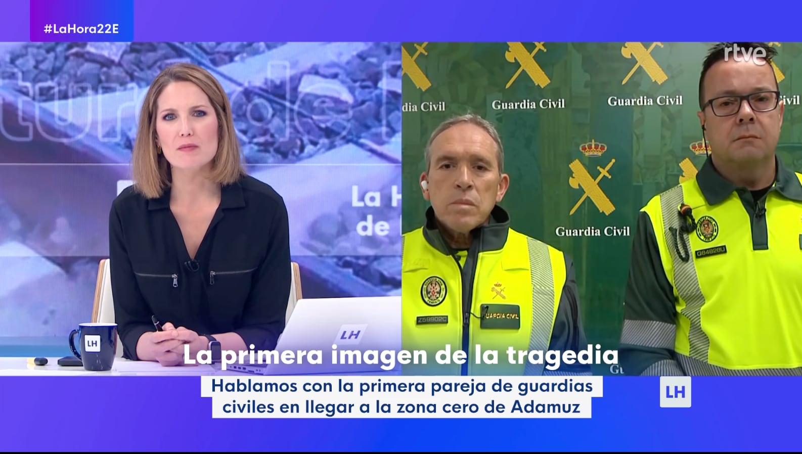 La primera pareja de Guardias Civiles en llegar al accidente, este jueves en el programa 'La hora de la 1'.