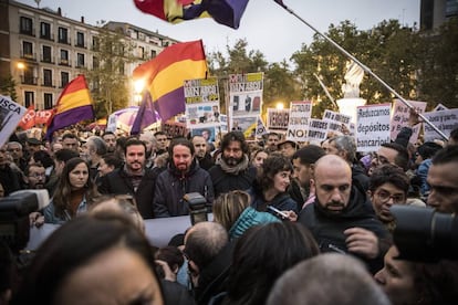 El líder de Podemos junto al de IU, Alberto Garzón, y otros dirigentes, este sábado en la manifestación frente al Supremo.