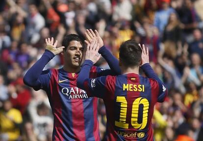 Messi celebra amb Luis Suárez un dels gols del Barça.