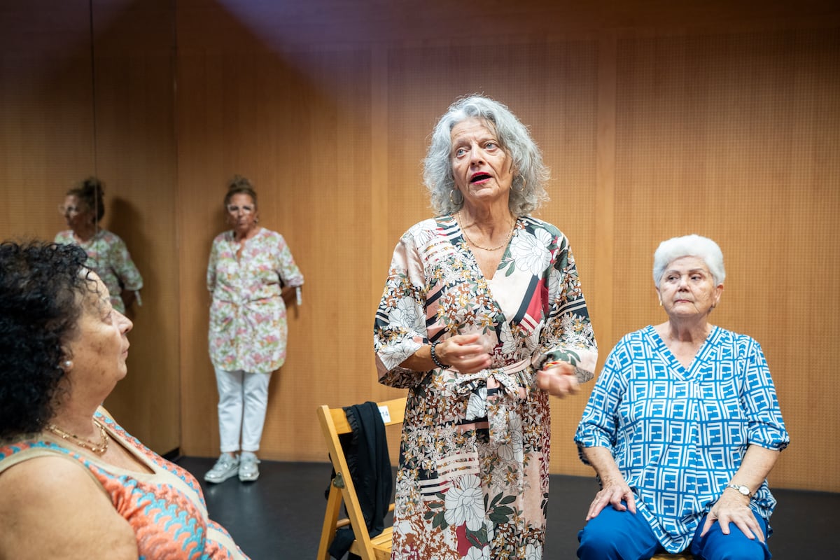 Las mujeres gaditanas que representan en el teatro su propia historia de pobreza y superación: “La de hambre que pasábamos”