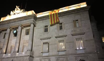 L'estelada a la façana de l'Ajuntament.