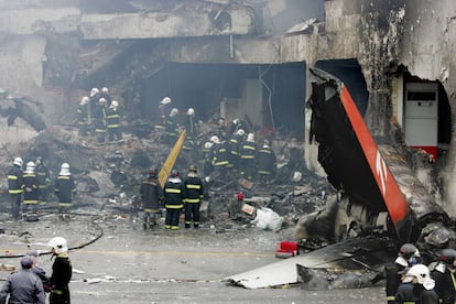 En 2007, 199 personas murieron en un accidente de avion de la compaña brasileña TAM en Sao Paulo, al estrellarse contra un edificio que suministraba combustible a los aviones.