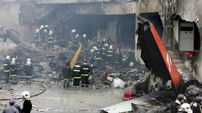 En 2007, 199 personas murieron en un accidente de avion de la compa&ntilde;a brasile&ntilde;a TAM en Sao Paulo, al estrellarse contra un edificio que suministraba combustible a los aviones.