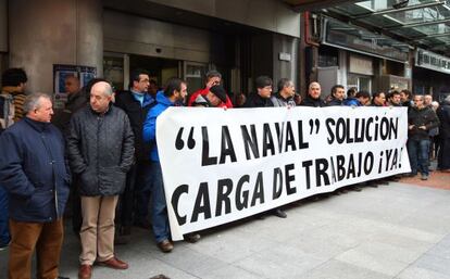 Un momento de la concentración de los trabajadores de La Naval en Bilbao.