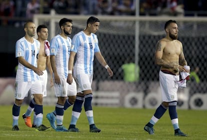 La selección argentina solo suma un punto después de los dos primeros encuentros de eliminatoria, uno de los peores arranques del equipo en la historia de la competición. En la primera fecha, cayó 0-2 contra Ecuador en el Monumental de Buenos Aires y perdió así un invicto de 22 años como local.