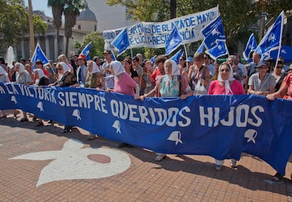 Manifestación de las madres en la Plaza de Mayo.