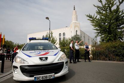 La policia francesa asegura la zona del ataque. 