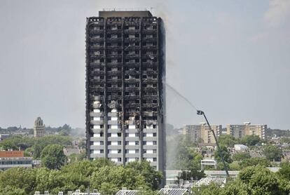 <b>14 de junio de 2017</b>. Al menos 12 personas han muerto y 70 han resultado heridas en el incendio de un edificio residencial de 24 plantas en Londres.