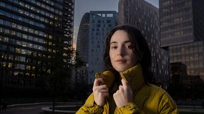 Núria Graham, fotografiada en los jardines de Ca l’Aranyò, en Barcelona.