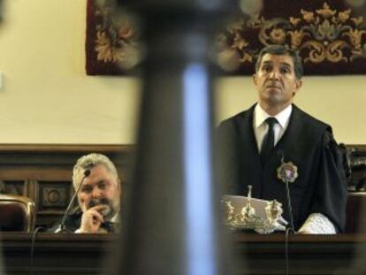 El fiscal superior, Jes&uacute;s Garc&iacute;a Calder&oacute;n, y el presidente del TSJA, Jes&uacute;s Garc&iacute;a Calder&oacute;n, ayer, en Granada. 