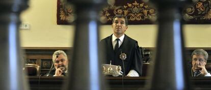 El fiscal superior, Jes&uacute;s Garc&iacute;a Calder&oacute;n, y el presidente del TSJA, Jes&uacute;s Garc&iacute;a Calder&oacute;n, ayer, en Granada. 