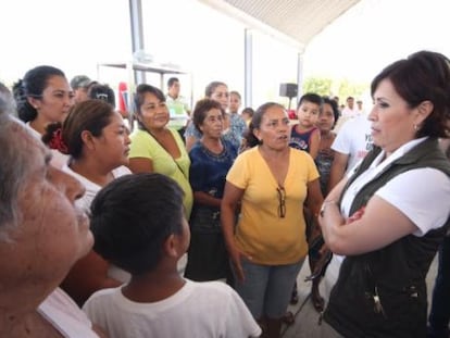 Rosario Robles, en una visita a Guerrero durante el sexenio de Enrique Peña Nieto.