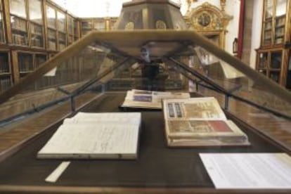 Réplica del Códice Calixtino expuesta ayer en el salón contiguo a la sala capitular de la catedral de Santiago