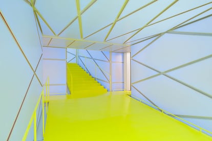 Escaleras principales de MediaLab Prado, uno de los proyectos más destacados del estudio madrileño Langarita-Navarro, reconocido además con el premio de la XII BEAU.