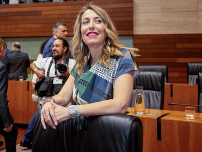 La presidenta de la Junta de Extremadura, María Guardiola, durante la segunda jornada de la sesión de investidura.