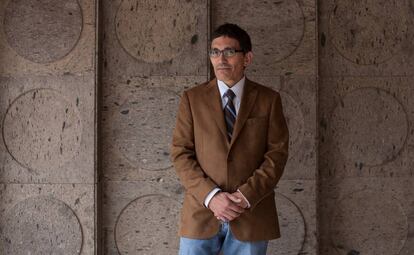 El sismólogo Miguel Ángel Santoyo, tras la entrevista.
